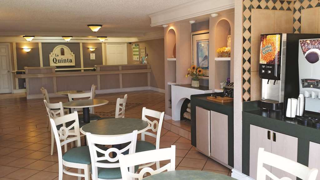 La Quinta Inn by Wyndham Albuquerque Airport - photo 39