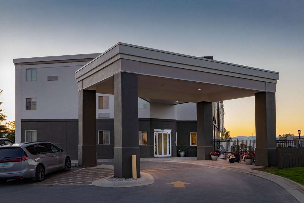 La Quinta Inn & Suites by Wyndham Helena - photo 3