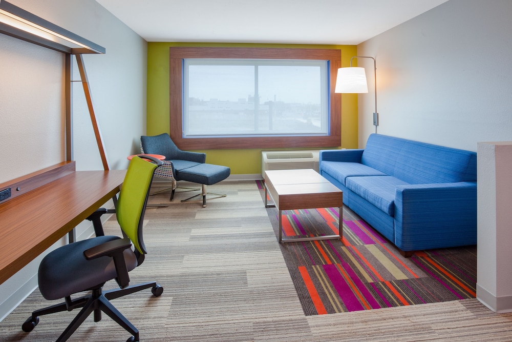 Holiday Inn Express & Suites Des Moines Downtown by IHG - photo 13
