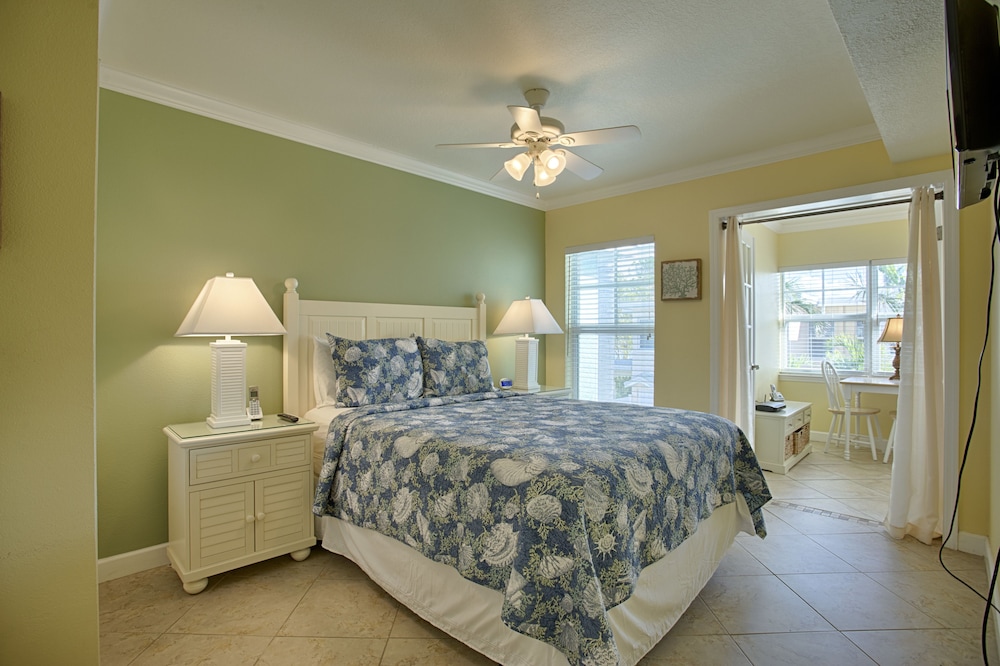Barefoot Beach Resort - photo 7