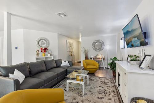 Modern Rental Near Medical Center Six Flags UTSA La Cantera Lackland AFB — 4-Star Luxury Hotel in San Antonio, United States