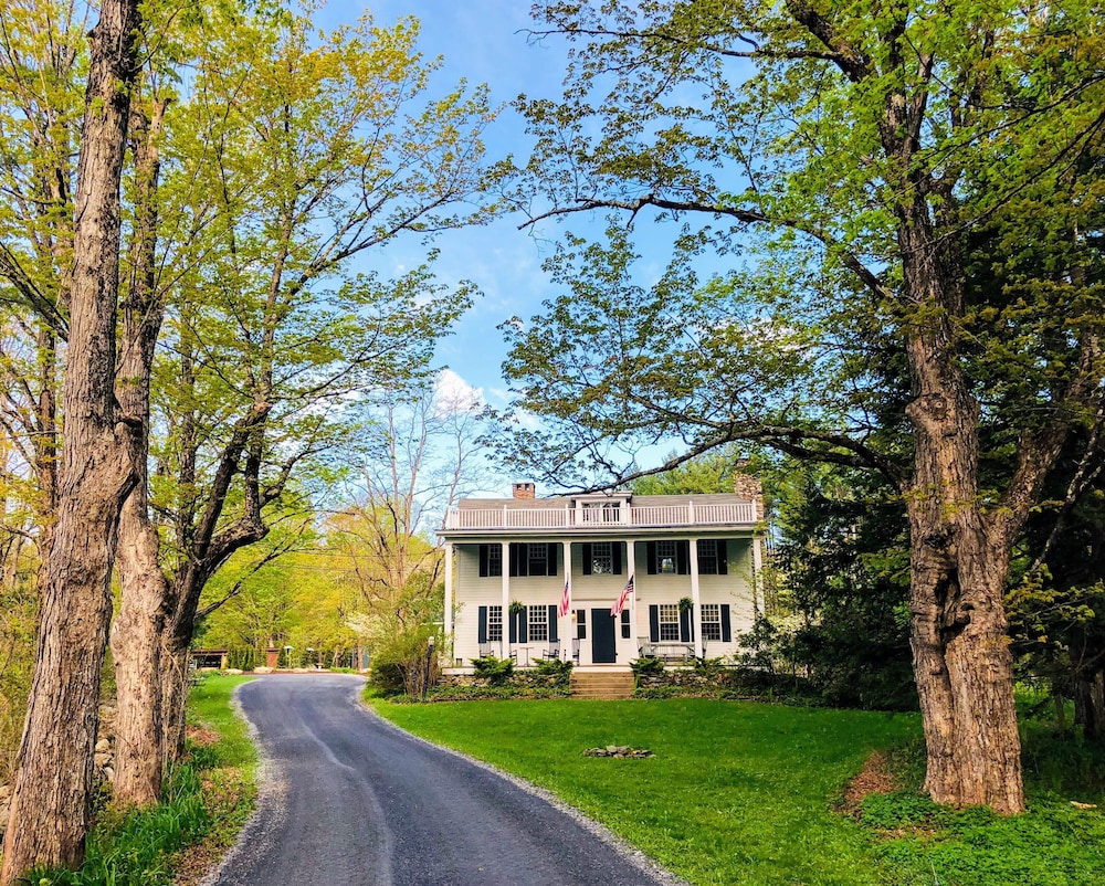The Inn at Weathersfield — 4-Star Luxury Hotel in Mineral Ridge, United States