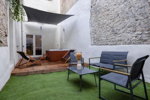 La Romance a Bulles En Hyper Centre in La Rochelle, France