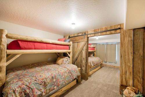 Broken Ridge Ranch by Casago McCall Donerightmanagement — 4-Star Luxury Hotel in Mccall, United States