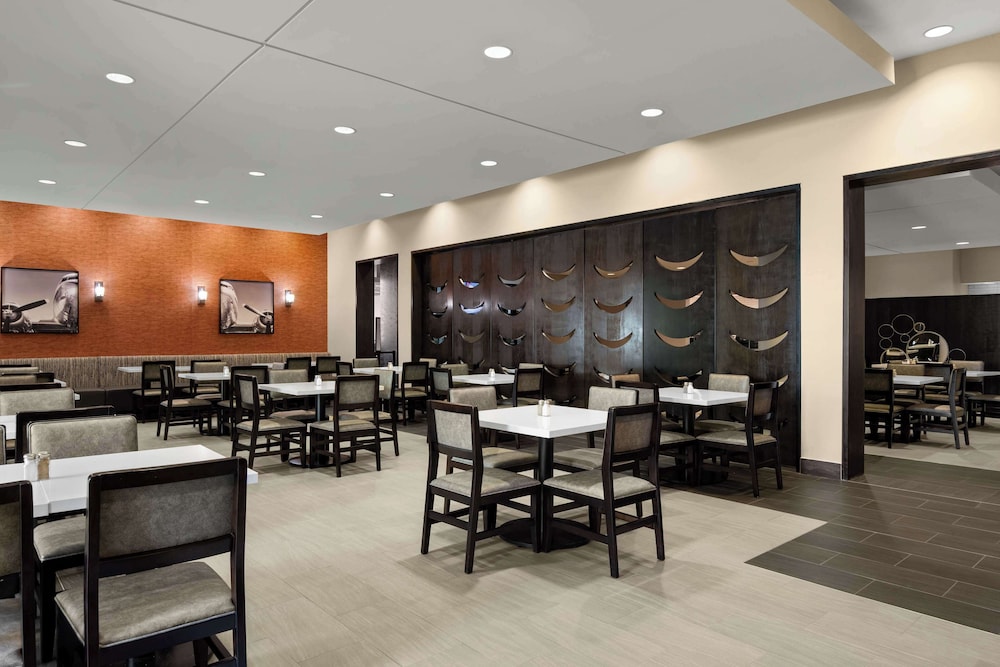 Embassy Suites Newark Airport - photo 35