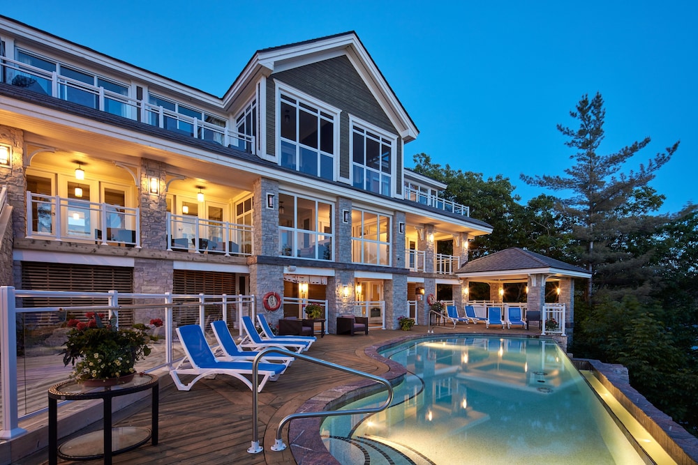 Touchstone Resort — hotel in Bracebridge