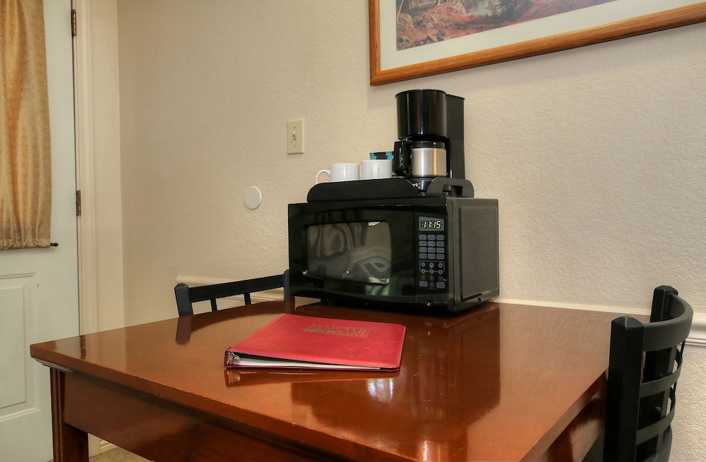 Majestic Mountain Inn - photo 34