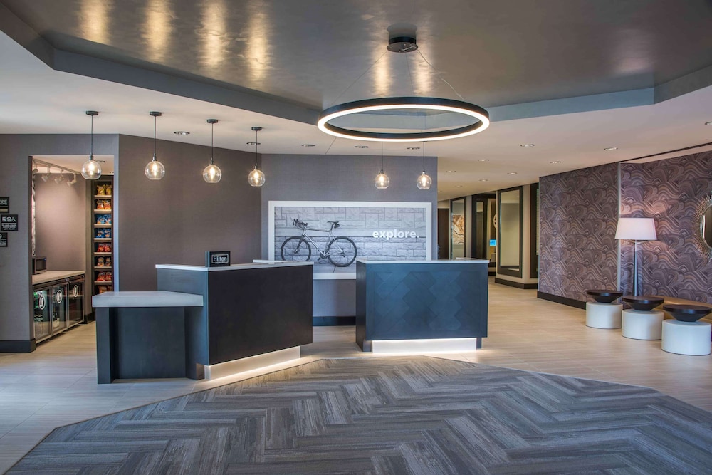 Hampton Inn & Suites Tallahassee Capitol University - photo 8