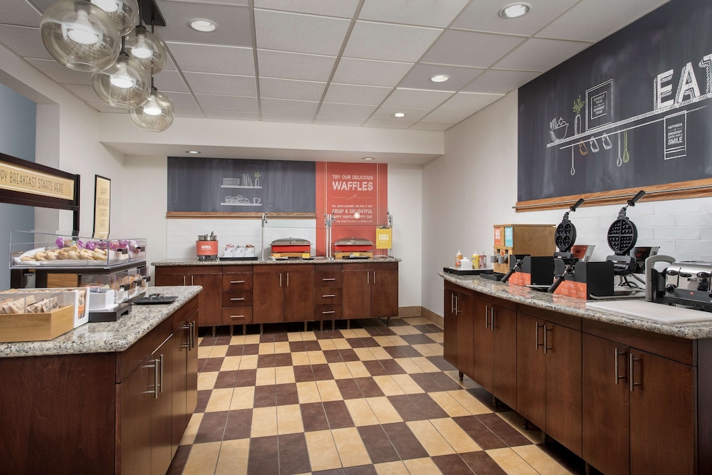 Hampton Inn & Suites Holly Springs - photo 31