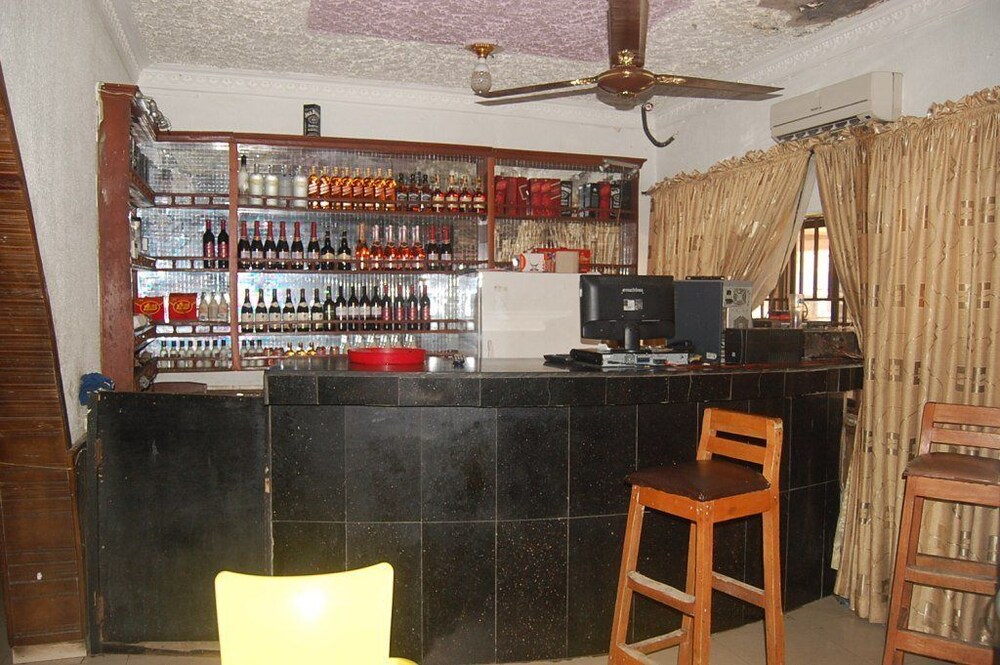 Eagleston Plaza Hotel