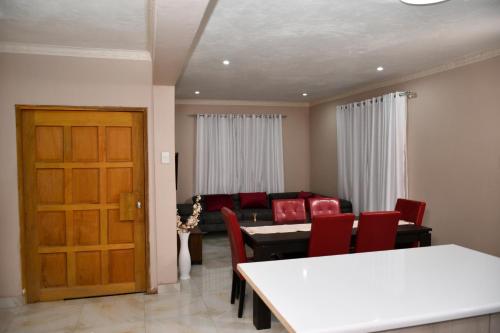 Ndlovu Palace - carbon neutral hotel in Unknown City