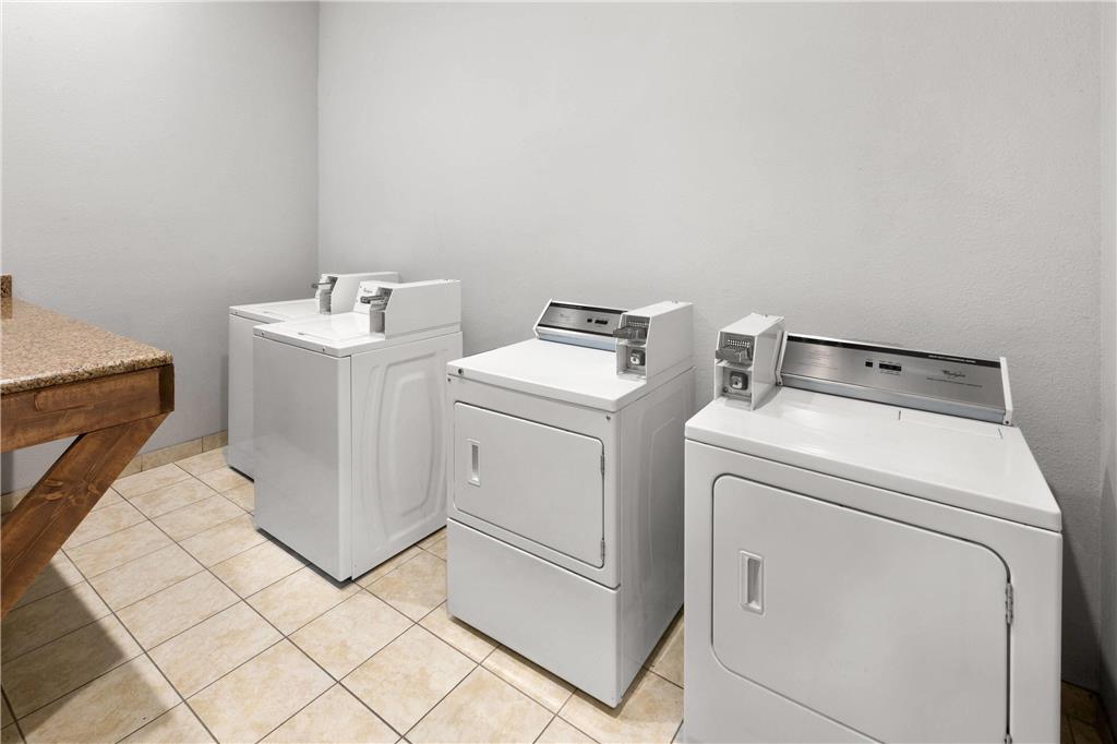 La Quinta Inn & Suites by Wyndham Brownwood - photo 30