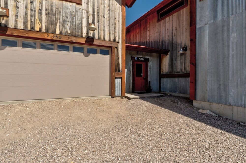Kussy Chalet At Terry Peak — 4-Star Luxury Hotel in Lead, United States