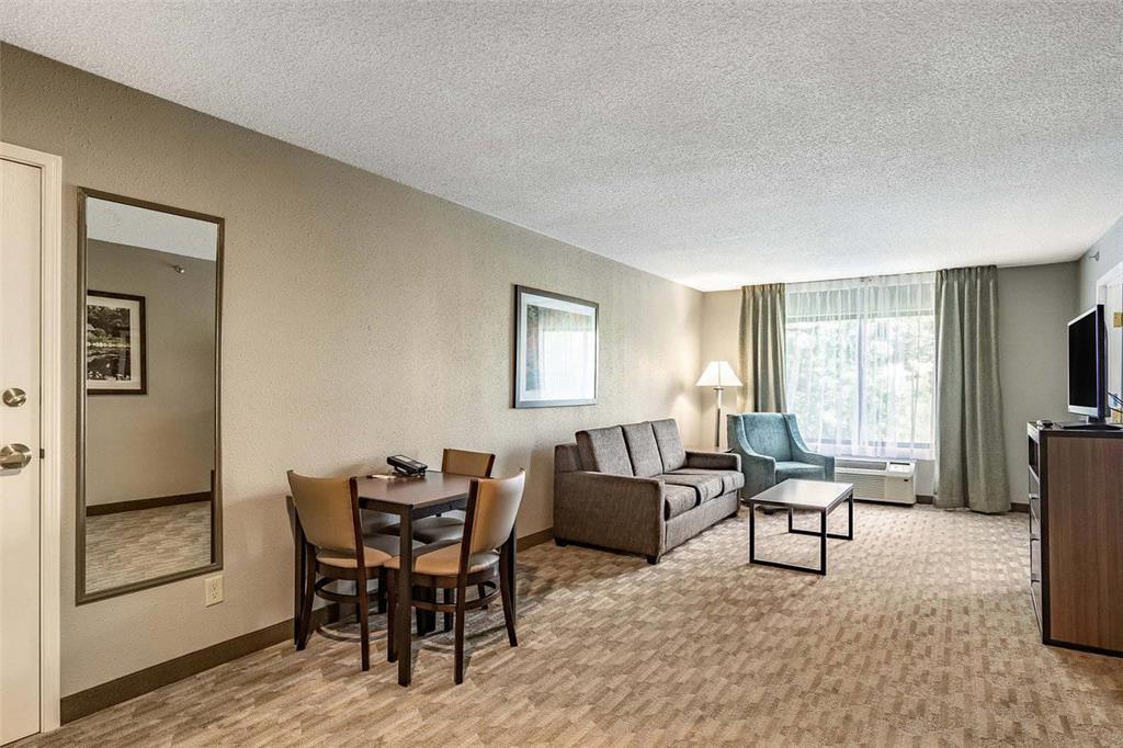 Riverview Inn & Suites an Ascend Collection Hotel - photo 20