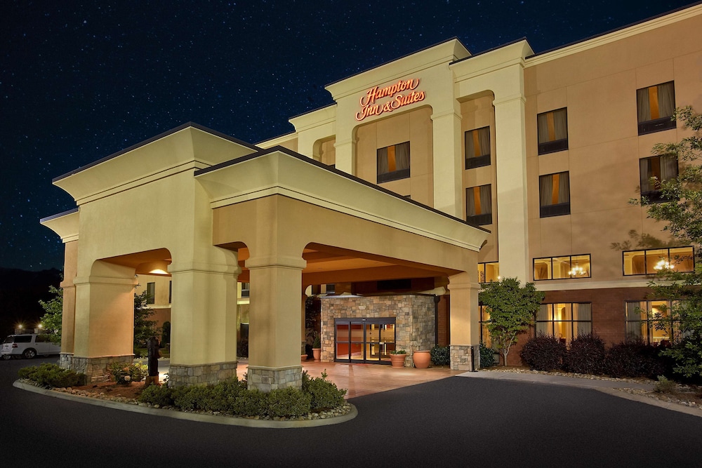 Hampton Inn & Suites Sevierville @ Stadium Drive — hotel in Sevierville