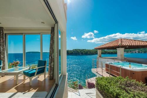 Villa K Dubrovnik 5 bedroom villa with sea access