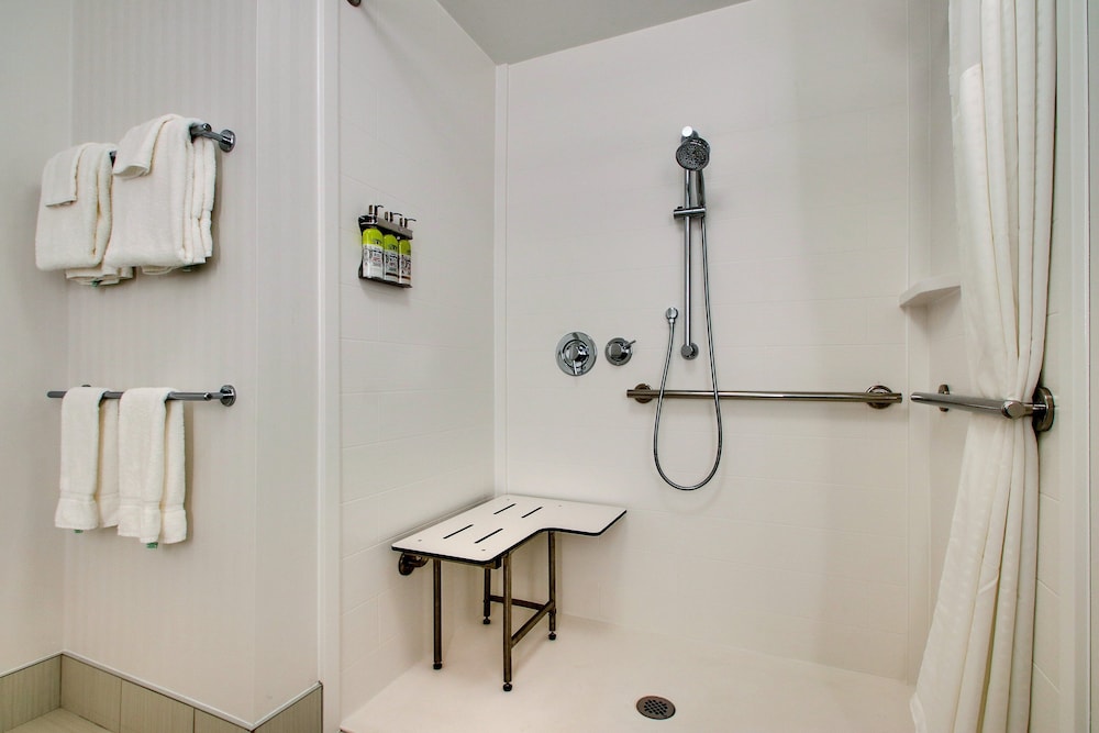 Holiday Inn Express & Suites Findlay North by IHG - photo 10