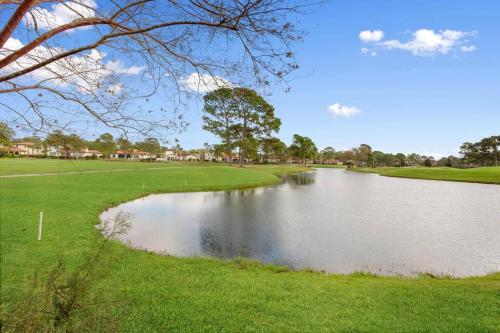 4 Bedroom house on the golf course with 2 golf carts — 4-Star Luxury Hotel in Destin, United States