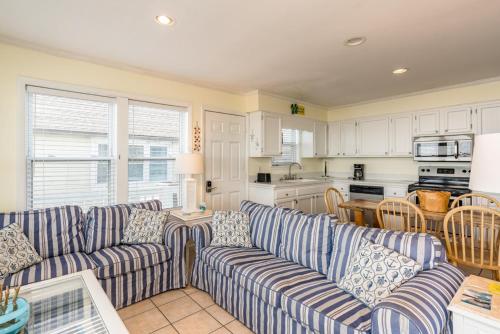 Mead Us At The Pier by Oak Island Accommodations - photo 15