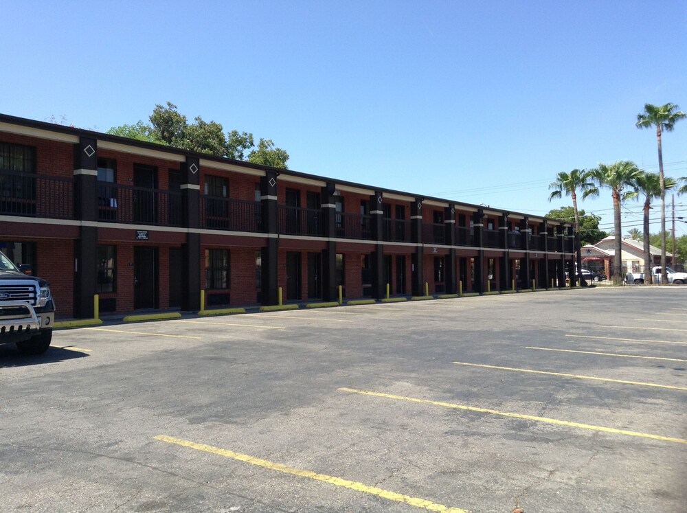 Sky Palace Inn and Suites Laredo - photo 31