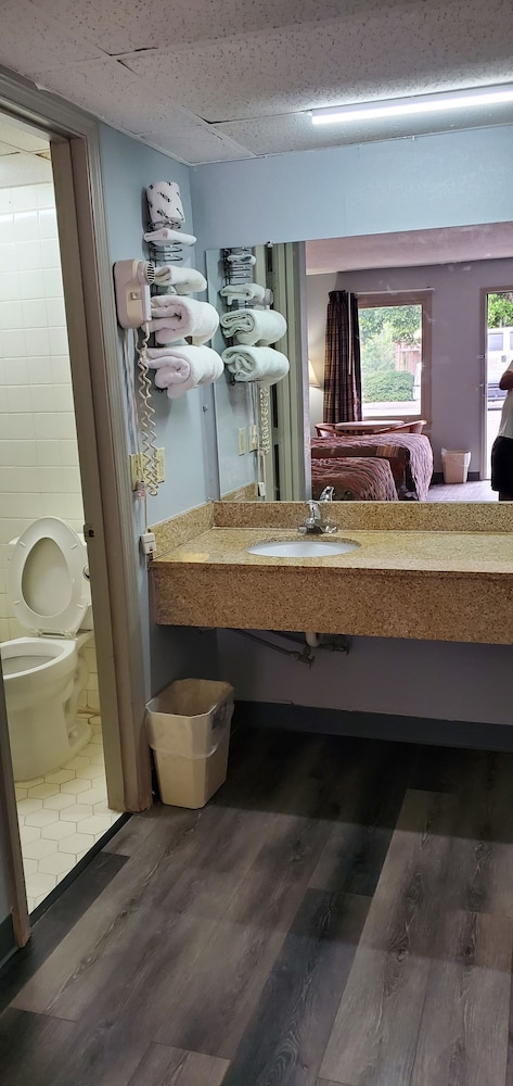 Palmetto Inn - photo 17