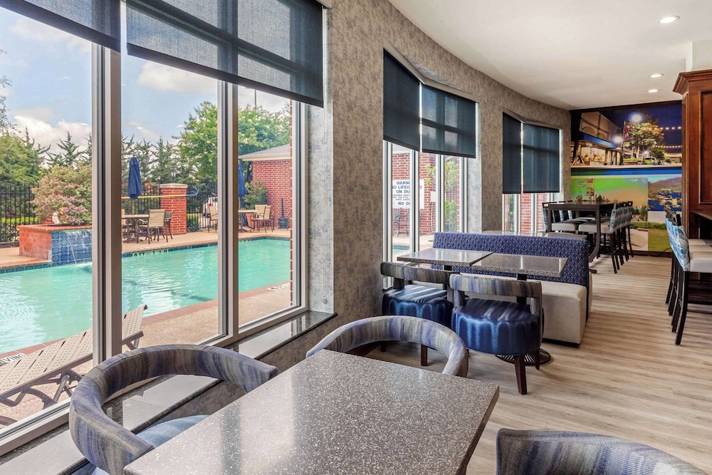 Clarion Pointe Sulphur Springs - photo 46