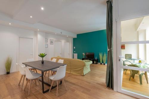 Deluxe 120 mq Apartment 4 minuti a piedi dai Navigli — 4-Star Luxury Hotel in Milan, Italy