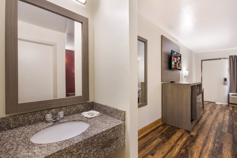 Red Roof Inn Crestview - photo 21