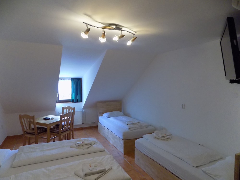 Hotel Kréta — Kutna Hora — photo 5