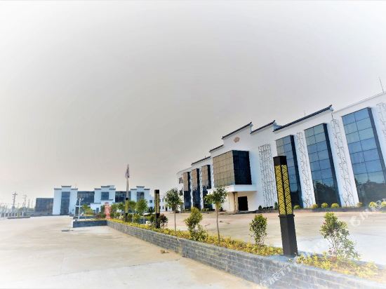 Zhongting Holiday Hotel in Lufeng, People's Republic of China