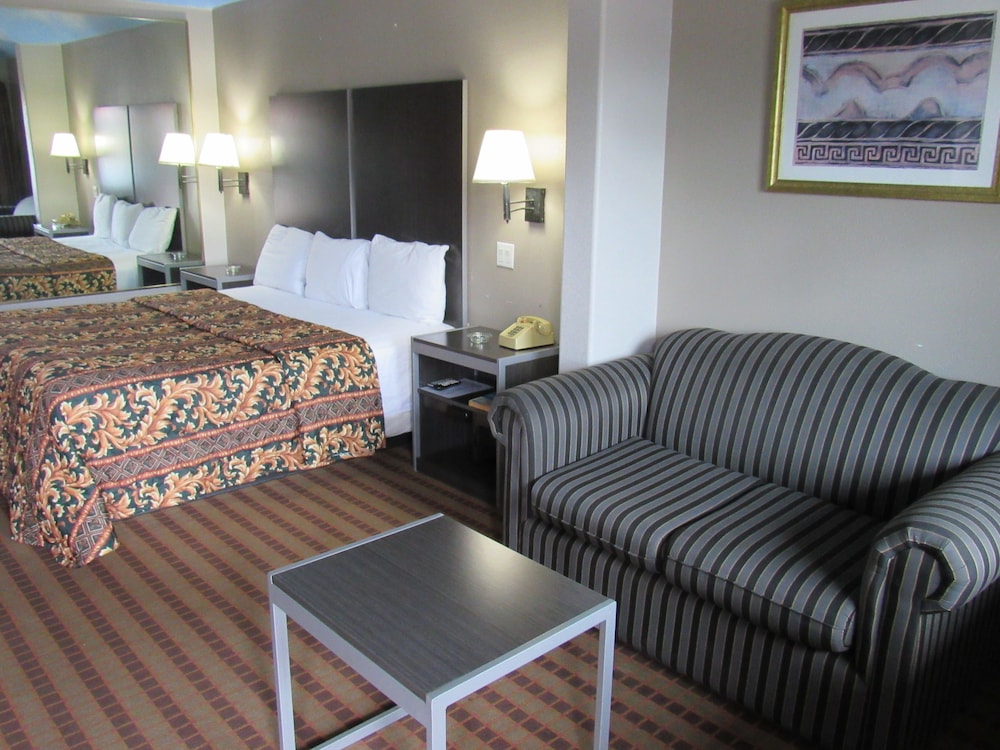 Camelot Inn & Suites Highway 290 NW Freeway - photo 7