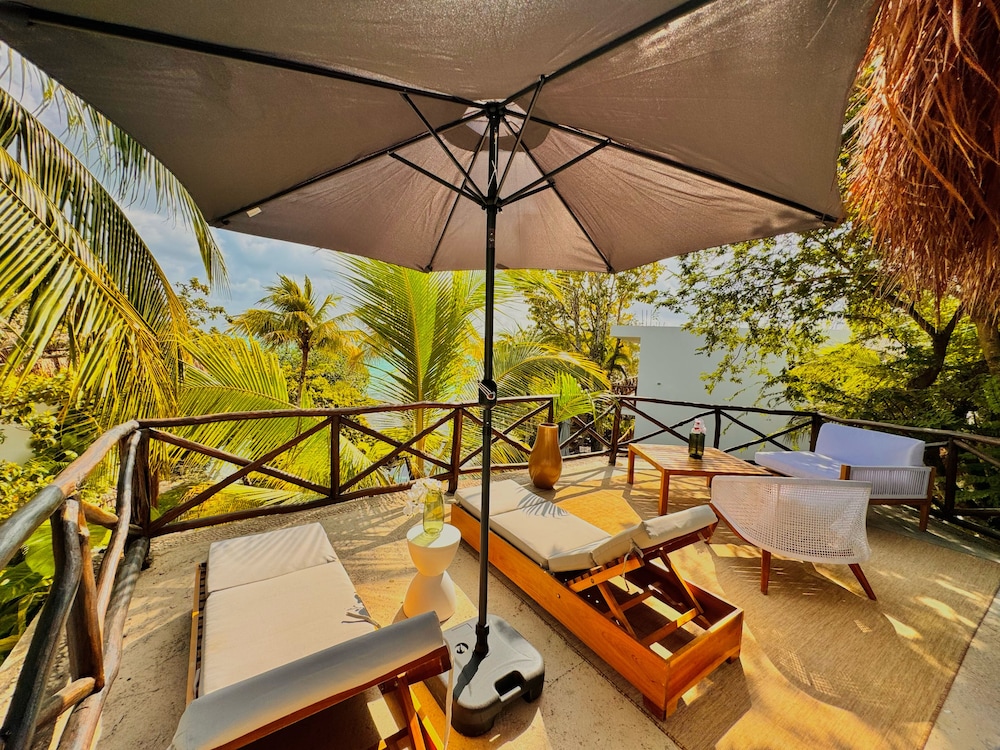 Azulea Bacalar Hotel & Spa Lagoon Front