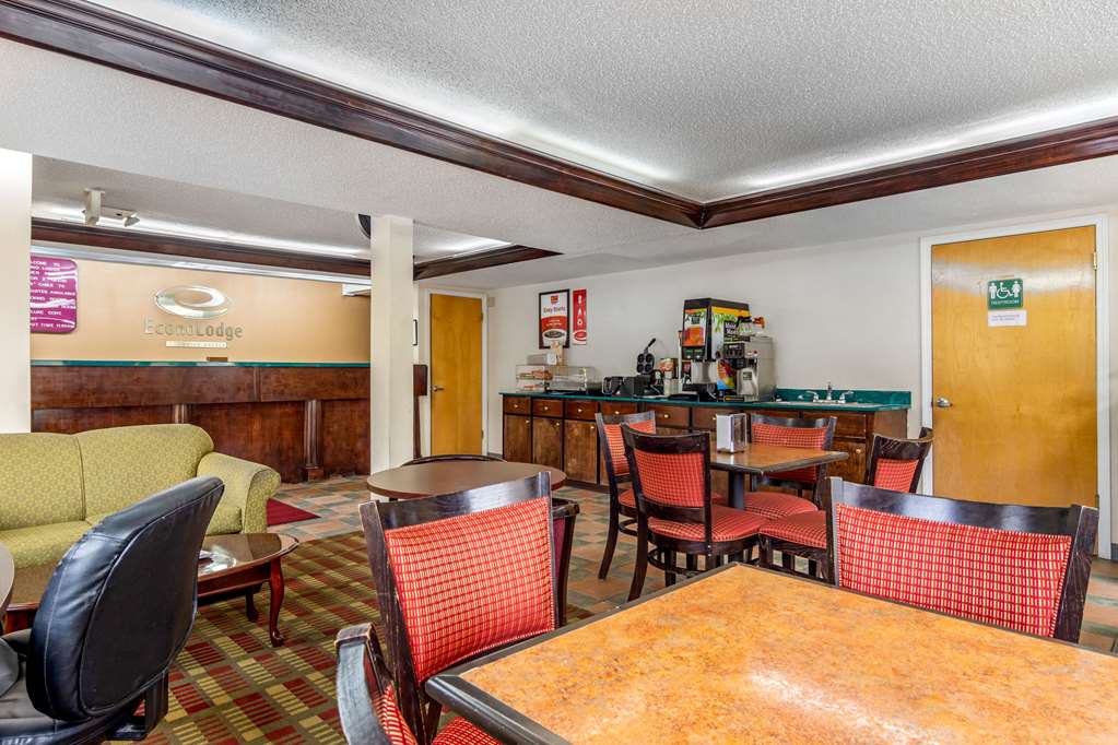 Econo Lodge Byron Warner Robins - photo 18