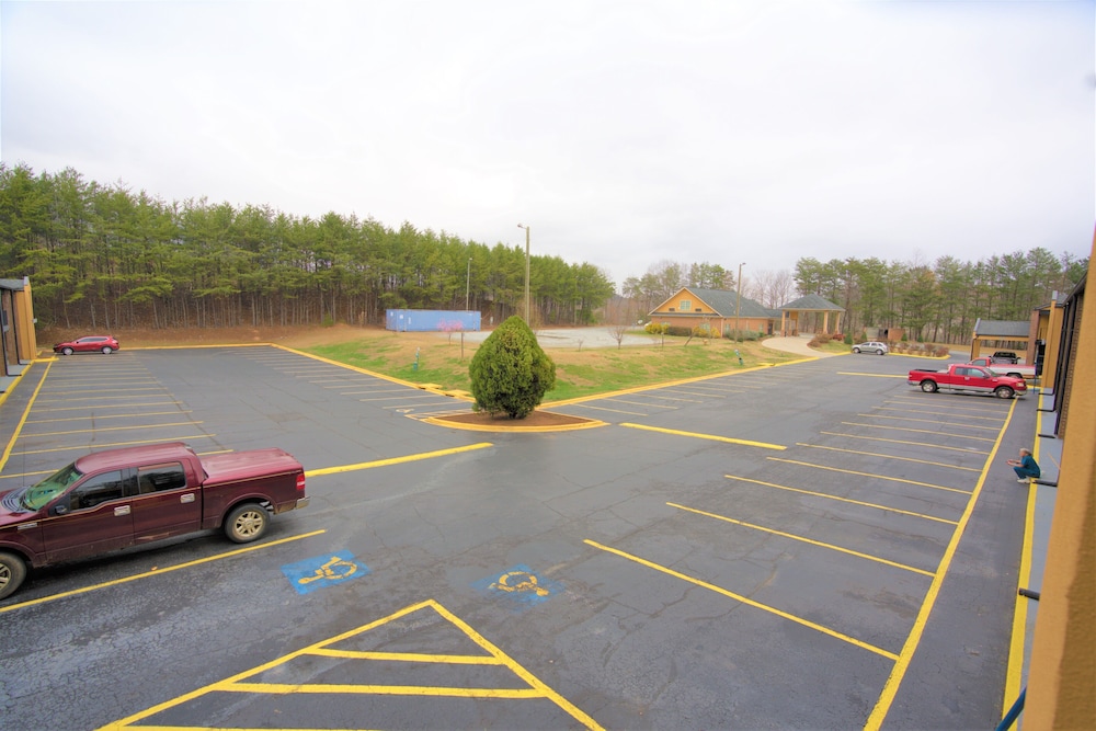 Columbus Inn and Suites - photo 28