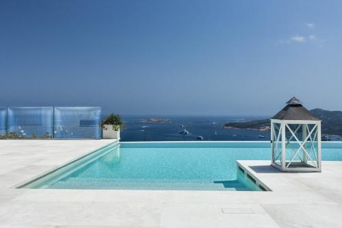 Villa Azzurra con vista mozzafiato — 4-Star Luxury Hotel in Porto Cervo, Italy