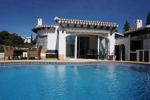 Sol y Luna - carbon neutral hotel in Pego