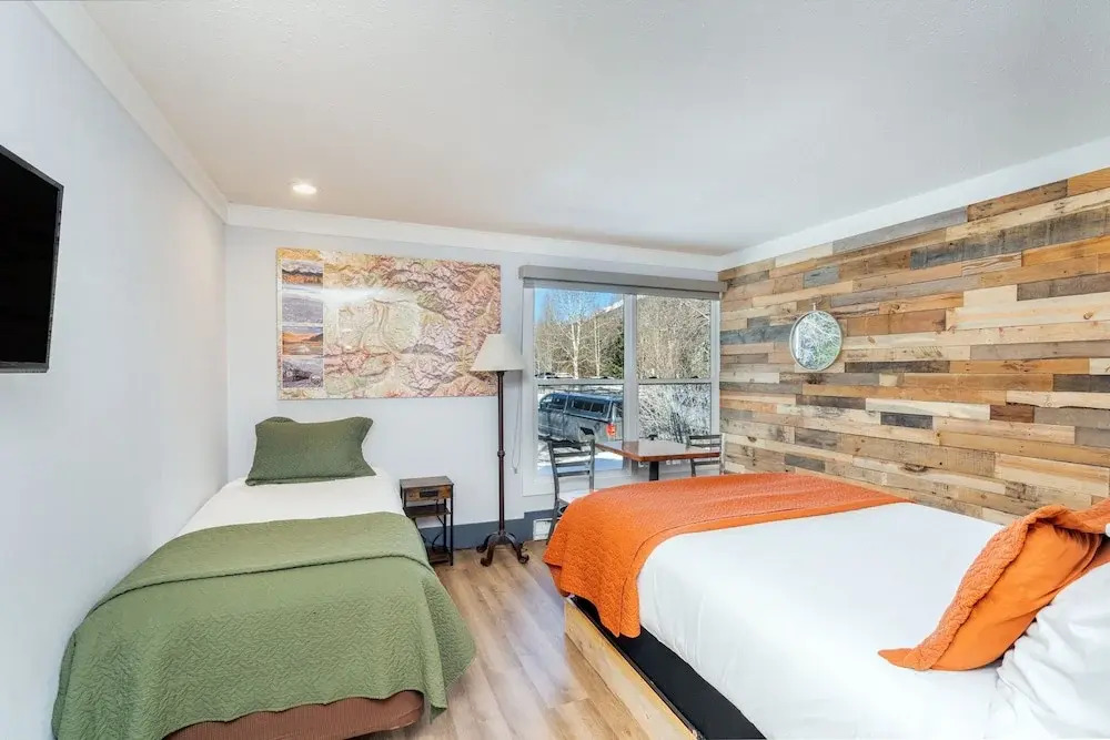Mountainside Inn 111 1 Bedroom Hotel Room by Alpine Lodging Telluride - featured photo