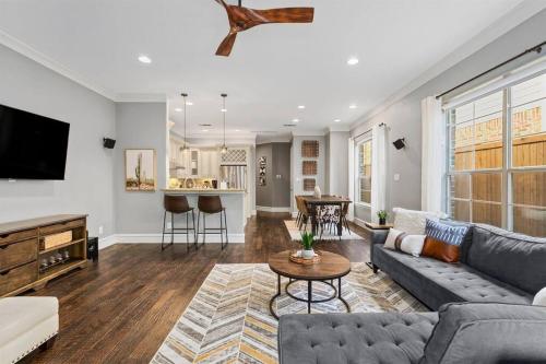 Luxury 4BR Dallas Home with Game Room and Fire Pit — 4-Star Luxury Hotel in Dallas, United States