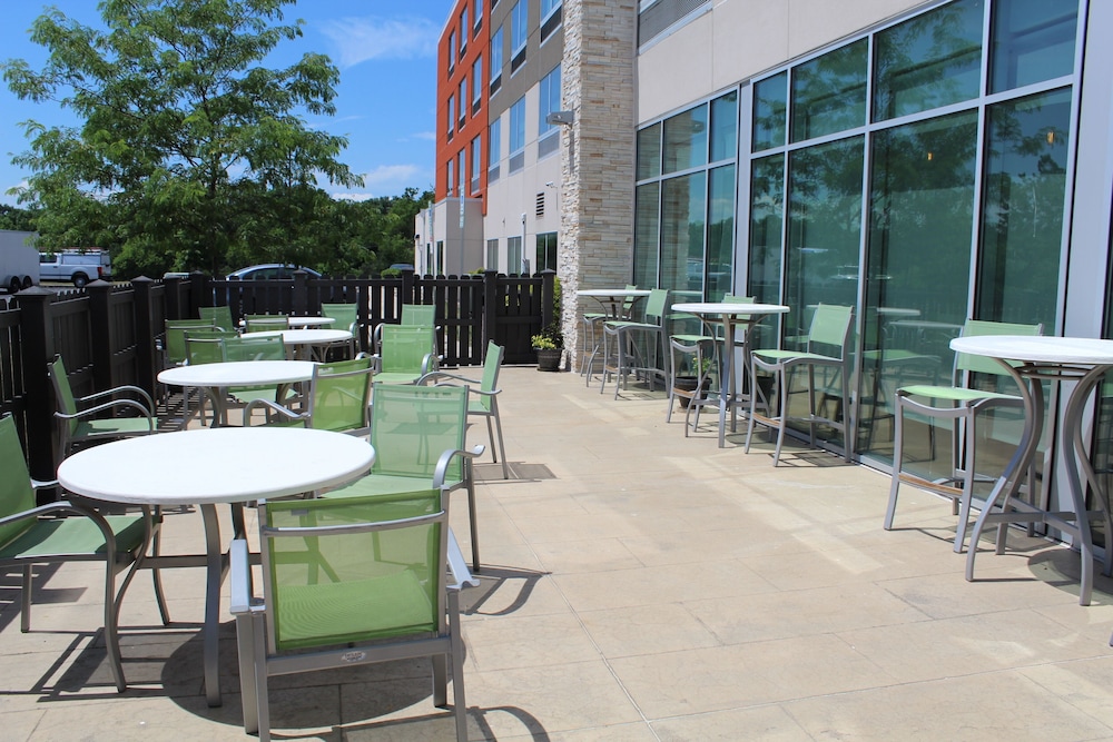 Holiday Inn Express and Suites Gettysburg by IHG - photo 53