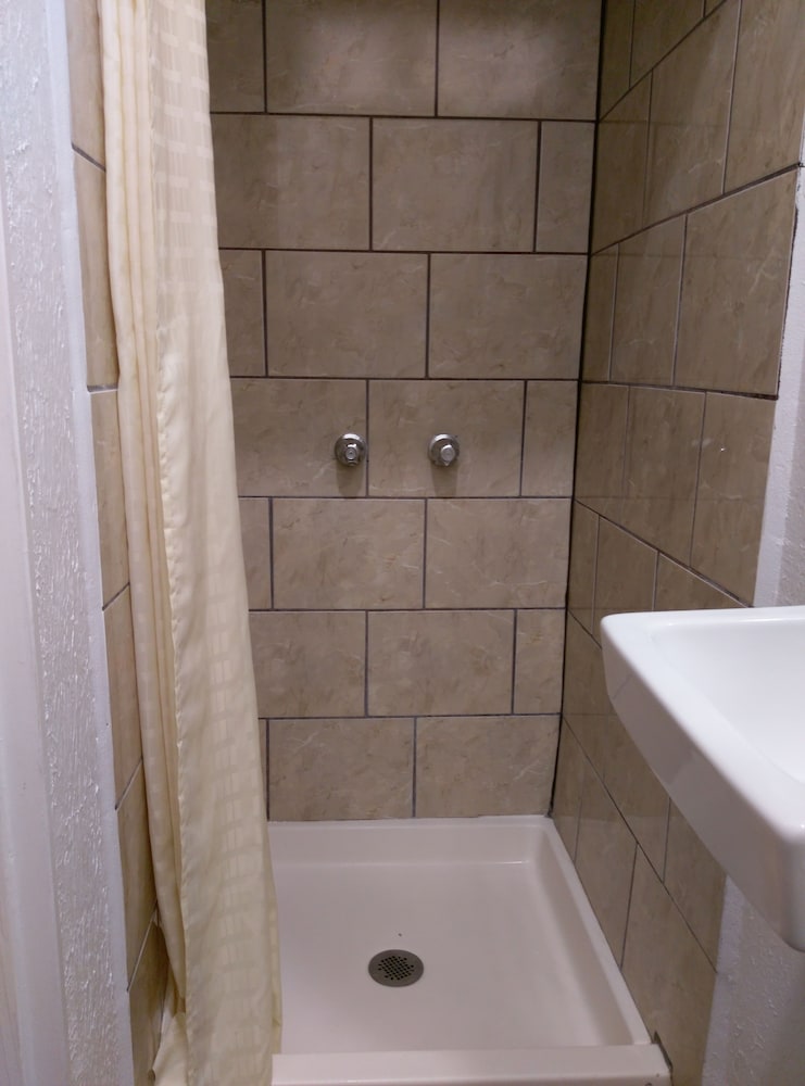 Monterey Inn Hotel - photo 43