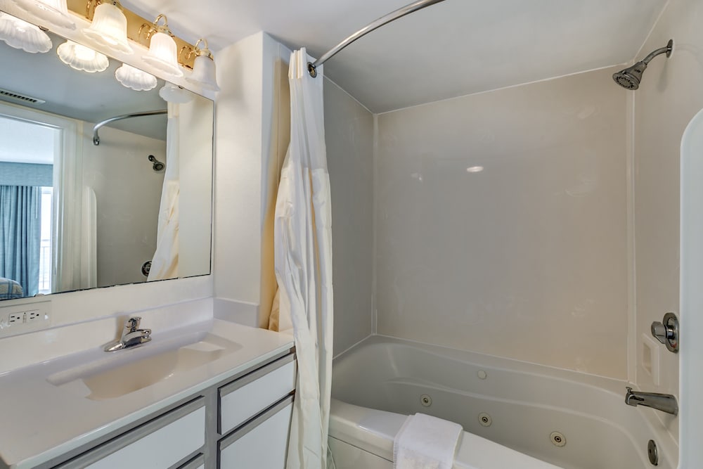 Watch Resort by Condo World - photo 22