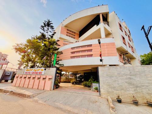 Hotel Grand Bee Yeshwanthpur Junction in Bengaluru, India