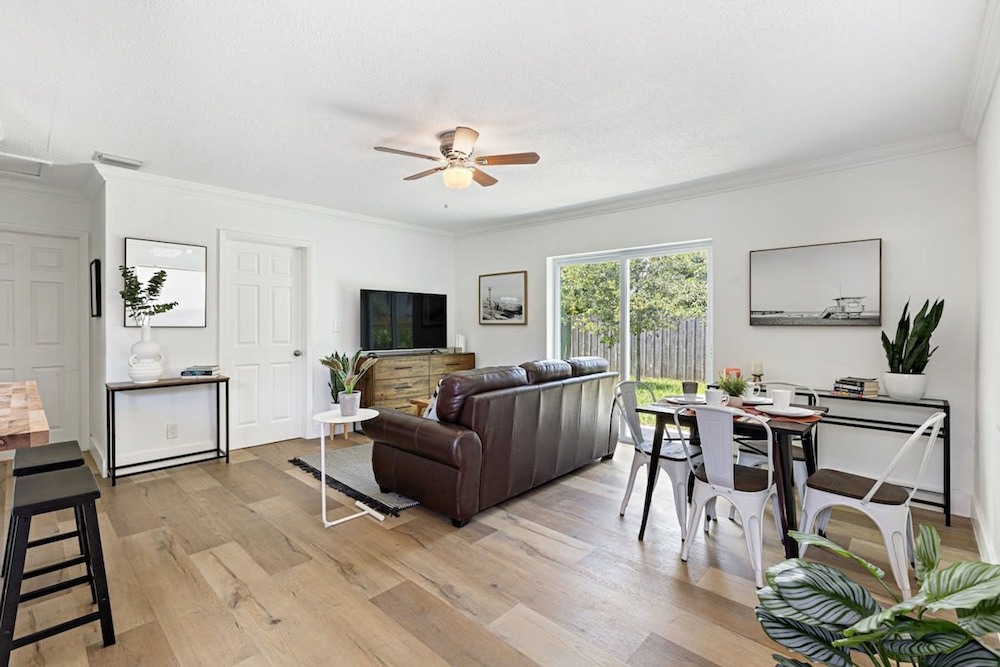 Bright and Spacious 2 BR Apartment — 4-Star Luxury Hotel in Fort Lauderdale, United States
