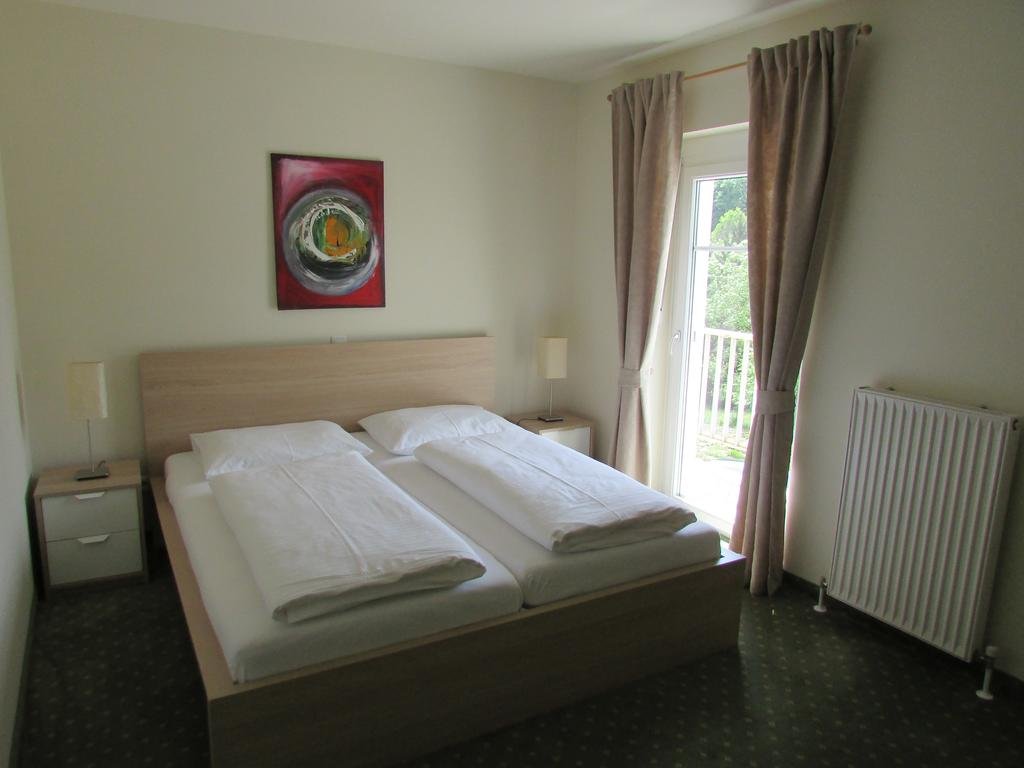 Ewitsch 13 Hotel Wirtshaus Am Platschberg — Ehrenhausen