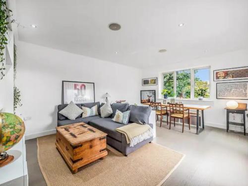 Modern Terrace Apartment in Putney Pass the Keys — 4-Star Luxury Hotel in London, United Kingdom