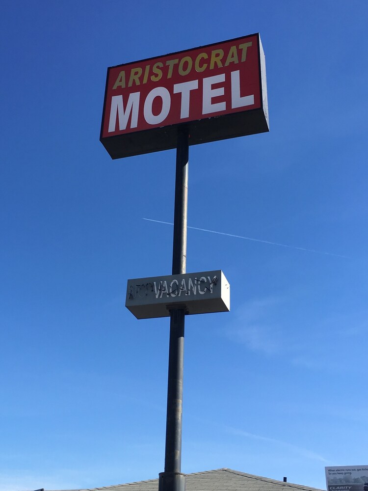 Aristocrat Motel - photo 20