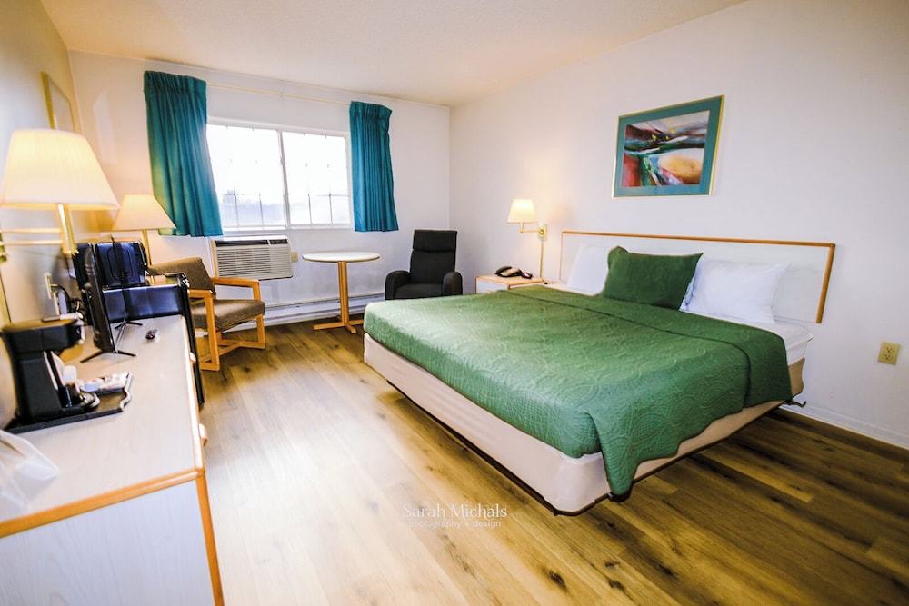 Mountain Host Motor Inn - photo 20