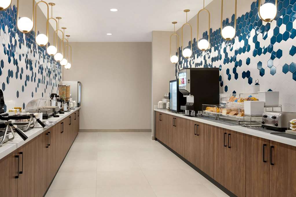 La Quinta Inn & Suites by Wyndham Denver Parker - photo 44