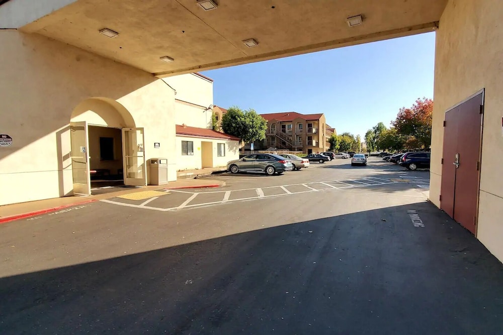 California Inn & Suites Rancho Cordova Sacramento - photo 24