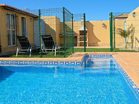 Bungalow Curro Pareja 131 — 4-Star Luxury Hotel in Conil De La Frontera, Spain